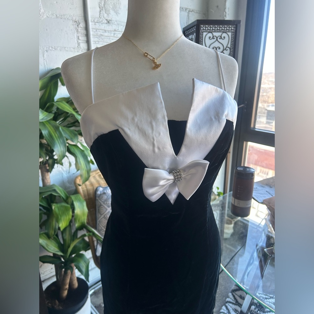 Vintage Velvet Bow Dress - Picture 4 of 7